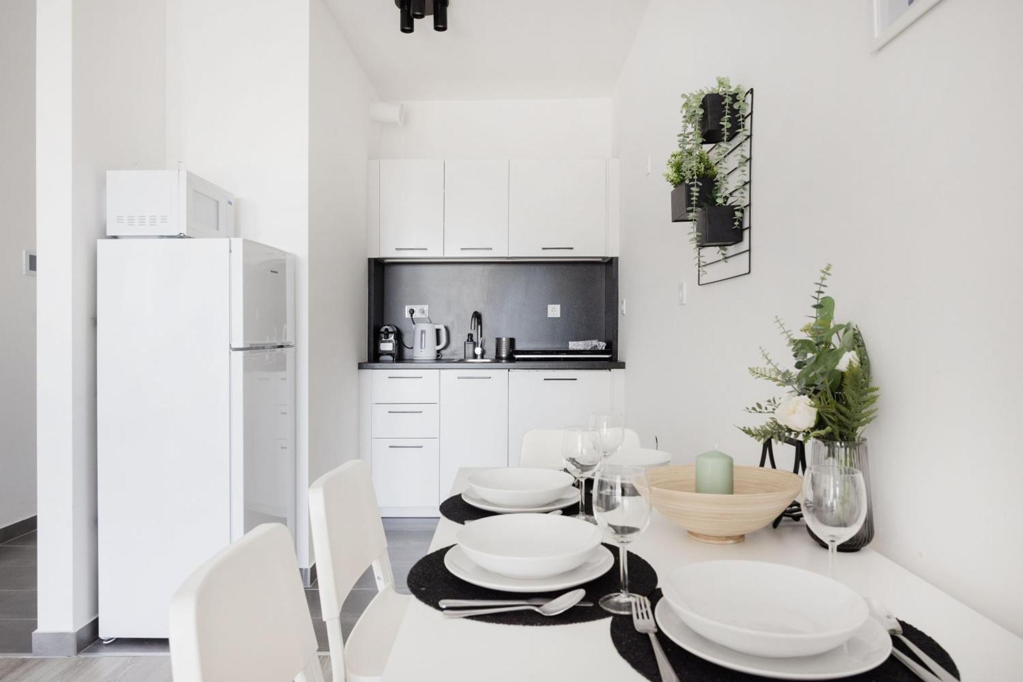 Modern Riverfront Apartment With Free Parking Budapest Eksteriør billede